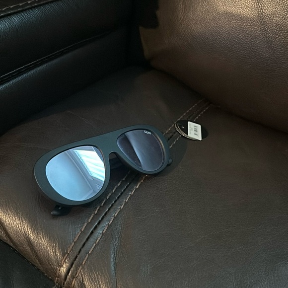 Quay Australia Bold Move Women’s Sunglasses - Picture 1 of 6